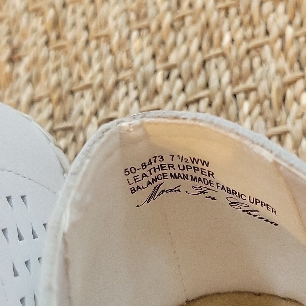BELA VITA white slip-on platform espidrilles w/die cut triangles.  Size is 7.5 W - Picture 6 of 10